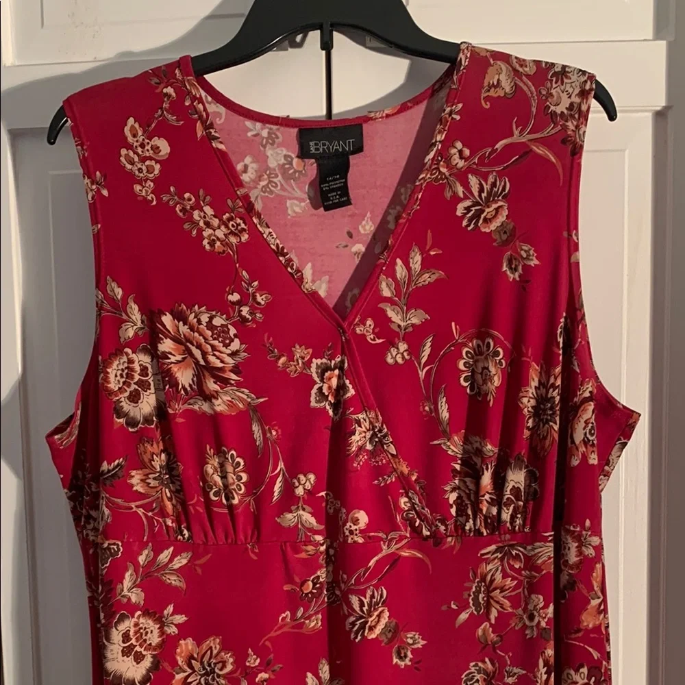 Lane Bryant Red Floral V-Neck Sleeveless Blouse EUC - Picture 2 of 6